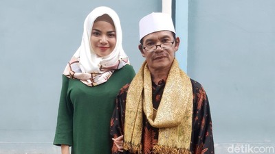 Pertama Kali! Dinar Candy Tampil dengan Ayahnya yang Guru Ngaji