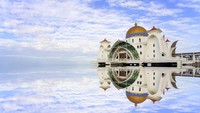 Masjid Selat Malaka baru dibuka pada tahun 2006. Pembangunan masjid menghabiskan dana sekitar Rp 36 miliar.
