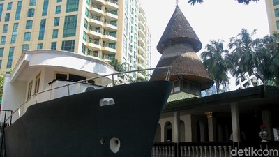 Melihat Lebih Dekat Keunikan Masjid Perahu di Kasablanka
