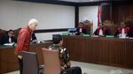 Ekspresi Sekjen dan Bendahara KONI Saat Divonis Hakim Tipikor