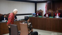 Hamidy memberi suap kepada sejumlah pejabat Kemenpora ditujukan untuk mempercepat proses pencairan dana hibah yang diajukan KONI ke Kemenpora. Perbuatan Ending dilakukan bersama-sama dengan Bendahara KONI Johnny E Awuy.