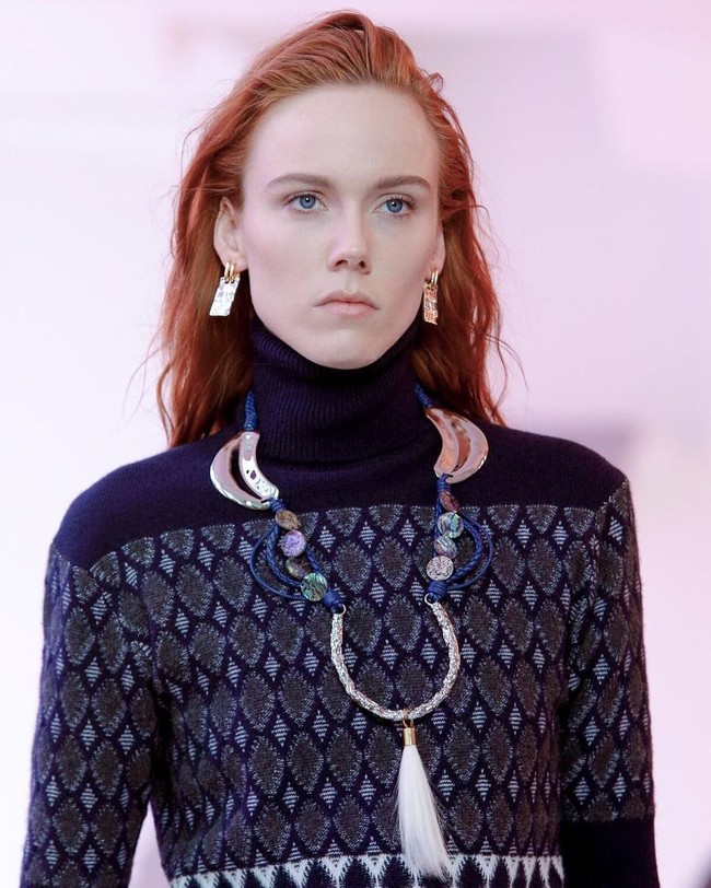 Terlepas dari kontroversinya, debut sensasionalnya itu membuat namanya semakin populer. Kiki telah berlenggang di catwalk untuk model Dior, Gucci, Givenchi, Miu Miu, Moschino, Lanvin dan Louis Vuitton. Foto: Instagram @kdhwillems