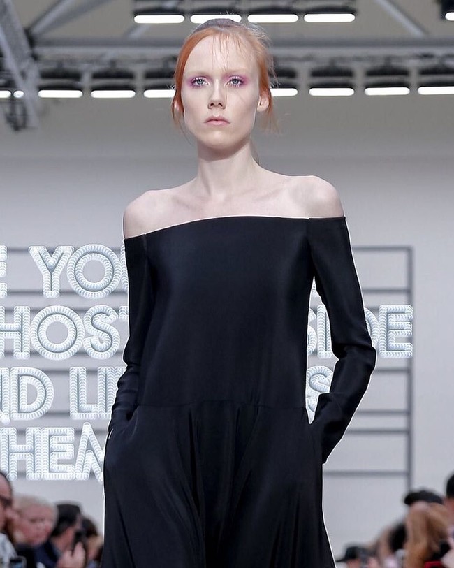 Tak hanya itu, model berusia 22 tahun ini juga telah berpartisipasi dalam kampanye iklan untuk merek Marc Jacobs, MSGM, Prada, dan Simone Rocha. Foto: Instagram @kdhwillems