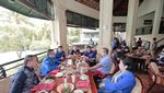 Ngopi Bareng Andi Arief hingga Ngemil Tahu, Kulineran Ferdinand Hutahaean