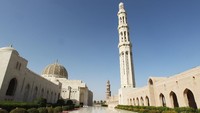 Masjid Agung Sultan Qaboos Oman disebut sebagai salah satu masjid terindah di dunia. Oman menjadi negara paling aman di urutan kelima dengan poin 79,38.Foto: Getty Images