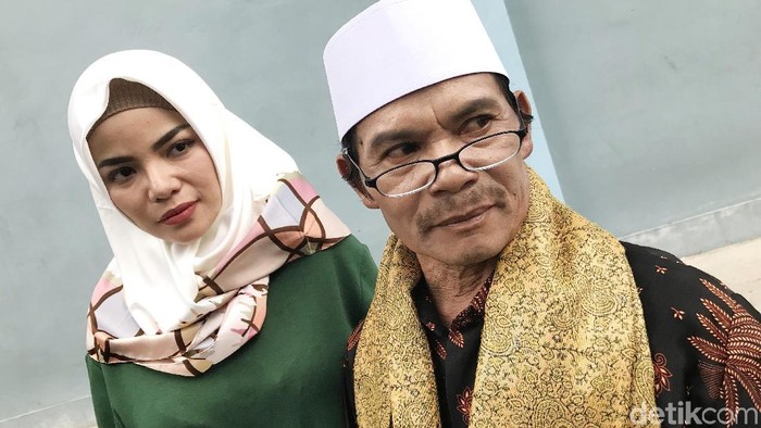 Dinar Candy dan sang ayah saat ditemui di studio Trans TV.