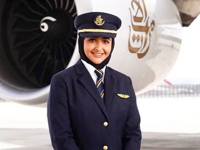 Foto: Ini Mozah, Putri Bangsawan Dubai Pertama yang Jadi Pilot