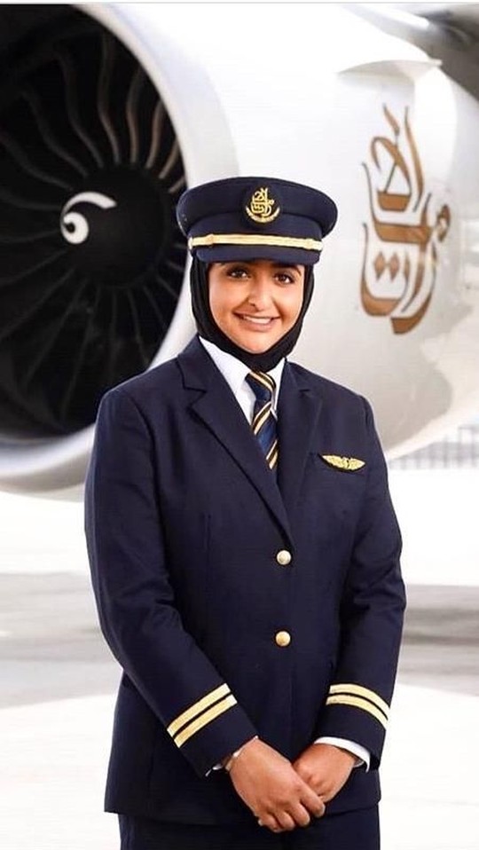 Foto: Ini Mozah, Putri Bangsawan Dubai Pertama yang Jadi Pilot Foto: Ini Mozah, Putri Bangsawan Dubai Pertama yang Jadi Pilot
