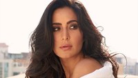 Ia pun diajak untuk tampil dalam film Boom (2003) bersama dengan Amitabh Bachchan. Dok. Instagram/katrinakaif