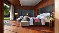 Kamarnya pun terbagi jadi beberapa jenis. Ada yang memiliki format vila menghadap pantai, serta mansion yang jauh lebih prestisius (Hotel Bulgari Resort Bali) 