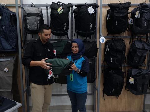 Torch yang berdiri sejak 15 Februari 2015 terus berinovasi memproduksi tas dan berbagai perlengkapan travelling dengan design fungsional, stylish, ekslusif.