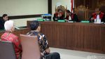 Ekspresi Sekjen dan Bendahara KONI Saat Divonis Hakim Tipikor