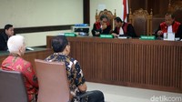 Hamidy dan Johny bersalah melanggar Pasal 5 Ayat 1 huruf a Undang-Undang Nomor 31 Tahun 1999 sebagaimana telah diubah dengan Undang-Undang Nomor 20 Tahun 2001 tentang Pemberantasan Tindak Pidana Korupsi juncto Pasal 55 Ayat 1 ke-1 KUHP juncto Pasal 64 Ayat 1 KUHP.
