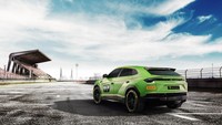 Menengok secara desain, Urus ST-X Concept didandani oleh divisi balap manufaktur, Squadra Corse. Mobil ini kental dengan balutan warna hijau matte, dibekali kap mesin berbahan serat karbon yang lebih ringan. Pun revisi bemper belakang dengan desain hexagonal pada bagian corongnya. Foto: Pool (Leftlanenews)