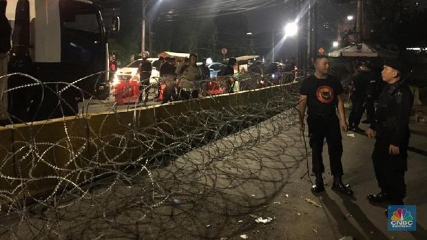 Jalan di KPU Steril Dilengkapi Kawat Berduri, Polisi Berjaga