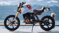 Untuk menambah suara knalpot garang, VTR Custom mempercayakannya kepada pabrikan Akrapovic. Foto: Pool (Bikeexif)