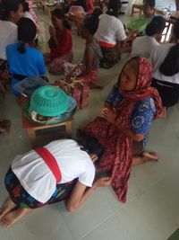 Tradisi Waisak di Lombok, Anak-anak Basuh Kaki Orang Tuanya
