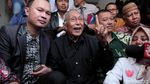 Permadi Salam Jempol Saat Penuhi Panggilan Polisi