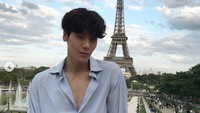 Waduh jika gurunya seperti ini pasti banyak yang mau les ya? Dok. Instagram/jsunghoon