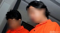 Terkait penyerangan ini, polisi telah menangkap empat orang. Mereka saat ini masih menjalani pemeriksaan. Polisi juga menyita senjata tajam yang masih terlihat bercak darah. Pemilik senjata tajam itu masih diburu polisi.