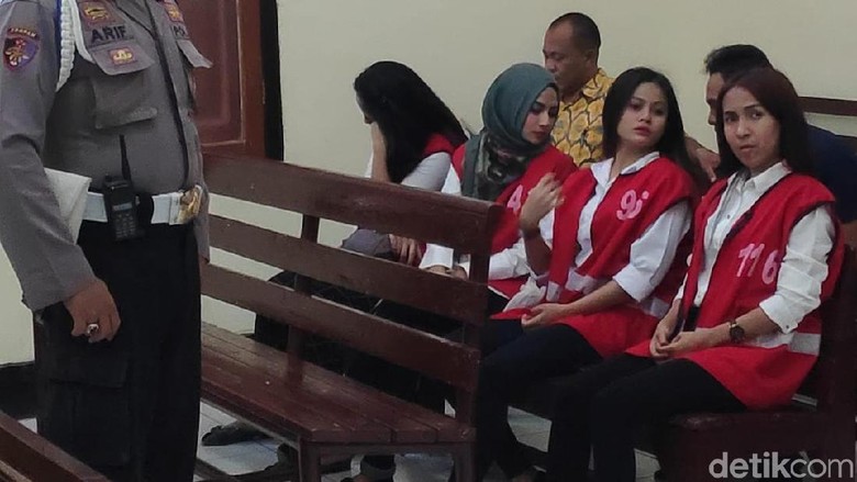 Saksi Ahli Sebut Percakapan Vanessa Angel dengan Muncikari di HP Asli Saksi Ahli Sebut Percakapan Vanessa Angel dengan Muncikari di HP Asli