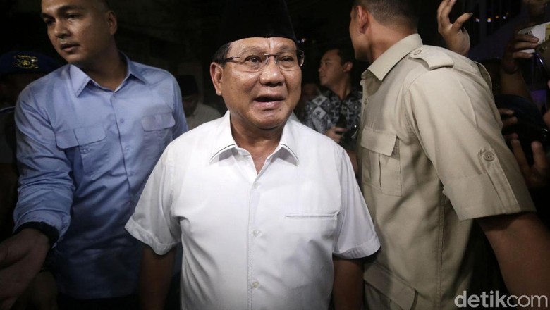 Prabowo Kirim Pesan ke Massa: Walaupun Ini Aksi Damai, Pulanglah Istirahat Prabowo Kirim Pesan ke Massa: Walaupun Ini Aksi Damai, Pulanglah Istirahat