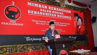 Hasto berbicara saat memberikan sambutan dalam peringatan Hari Kebangkitan Nasional yang dirayakan partainya. Dia sempat menyebutkan Pemilu 2019 berjalan sukses dengan tingkat partisipasi mencapai 80 persen lebih.