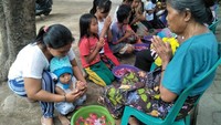 Acara ini rutin digelar saat perayaan Hari Ibu dan menjelang perayaan Waisak di Tebango, Desa Pemenenang Timur, Kecamatan Pemenang (Dok. Komunitas Kearifan Lokal Tebango)