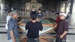 Potret Alquran Raksasa dan Masjid Megah di Makassar