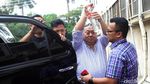 Penampakan Lieus Sungkharisma Dibawa Polisi dengan Tangan Terikat