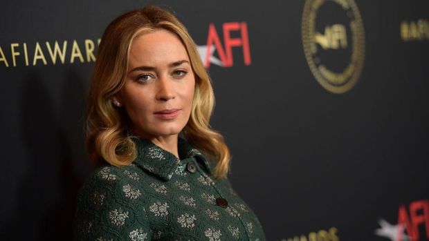 SANTA MONICA, CA - JANUARY 10:  Actress Emily Blunt attends the 18th Annual Critics' Choice Movie Awards held at Barker Hangar on January 10, 2013 in Santa Monica, California.  (Photo by Jason Merritt/Getty Images)