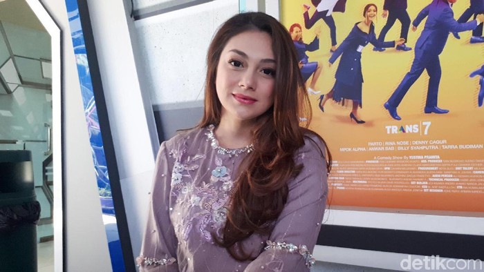 Celine Evangelista saat mengisi acara Pagi-Pagi Pasti Happy di Trans TV.