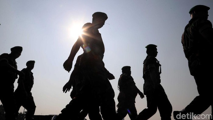 Pasukan TNI menggelar apel pengamanan. Apel itu dilakukan untuk mempersiapkan pengamanan jelang rekapitulasi suara Pemilu serentak 2019 pada 22 Mei mendatang.