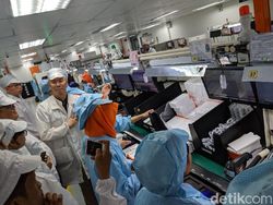 Melihat Langsung Perakitan Redmi Note 7 di Batam