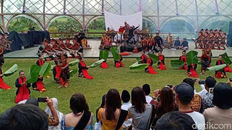 Tari Gandrung Digelar Tiap Bulan Strategi Menarik Wisatawan ke Banyuwangi Tari Gandrung Digelar Tiap Bulan Strategi Menarik Wisatawan ke Banyuwangi