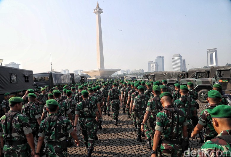 TNI Siapkan 32 Ribu Personel untuk Bantu Polri Halau Massa Rusuh TNI Siapkan 32 Ribu Personel untuk Bantu Polri Halau Massa Rusuh