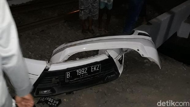 Diduga Palang Tak Menutup, KA Jayakarta Tabrak 4 Kendaraan di Solo