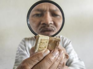 Melihat Alquran Terkecil Berusia 500 Tahun