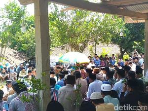Seribuan Pelayat Hadiri Pemakaman Mahasiswi Asal Jepara yang Tewas di Mesir