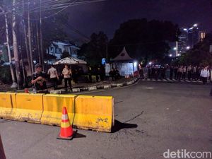 Video: Rekapitulasi Suara Nyaris Finis, Jalan Depan KPU Ditutup