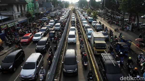 Matraman Raya Langganan Macet saat Jam Pulang Kerja