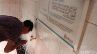 Masjid yang memiliki perahu untuk tempat wudhunya ini selalu ramai dikunjungi untuk beribadah.