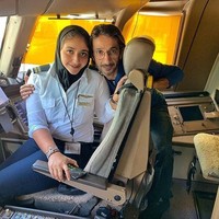 Ia disebut-sebut mencetak sejarah karena merupakan putri bangsawan pertama yang menjadi pilot wanita. Foto: Dok. Instagram/Sheikha Mozah Al Maktoum