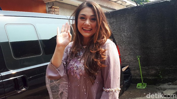 Celine Evangelista saat mengisi acara Pagi-Pagi Pasti Happy di Trans TV.