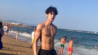 Selain wajah tampan, Sunghoon juga memiliki tinggi dan bentuk tubuh atletis. Dok. Instagram/jsunghoon