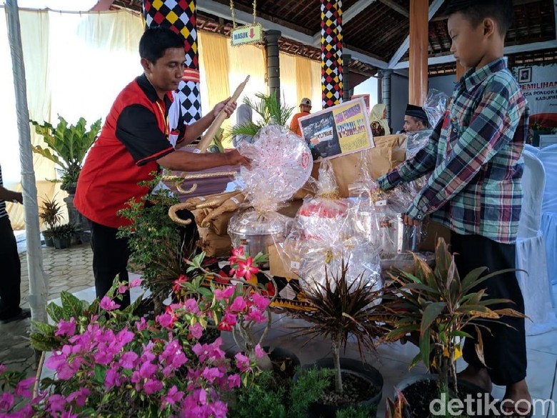 Panitia Pilkades di Ponorogo Siapkan Seabrek Hadiah untuk Gaet Pemilih Panitia Pilkades di Ponorogo Siapkan Seabrek Hadiah untuk Gaet Pemilih