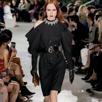 Model Kiki Willems begitu jadi perhatian ketika ia membintangi kampanye Saint Laurent. Karena terlalu kurus dan tidak mencerminkan tubuh yang sehat, Kiki lalu di-banned di Inggris oleh otoritas periklanan di sana. Foto: Instagram @kdhwillems