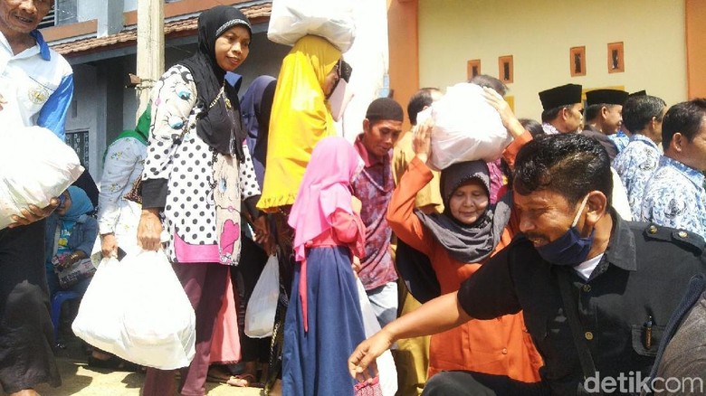 Operasi Pasar, 10 Ribu Warga Ciamis Terima Kepokmas Murah Operasi Pasar, 10 Ribu Warga Ciamis Terima Kepokmas Murah