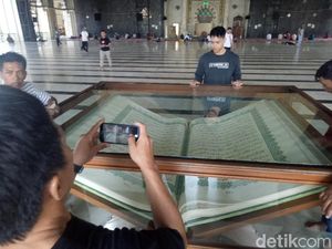 Ini Al Quran Terbesar di Indonesia Timur
