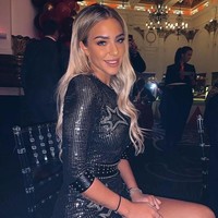 Pada 2017, Taylor dan adiknya Darby jadi kontroversi setelah pengakuannya di reality show Real Housewive of Cheshire bahwa ia ingin melakukan implan payudara. Ia dinilai masih terlalu muda untuk menempuh jalan pintas untuk operasi plastik. Foto: Dok. Instagram